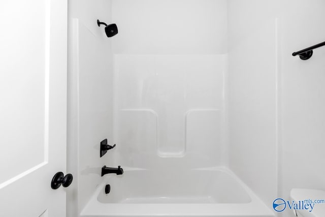 bathroom with shower / washtub combination