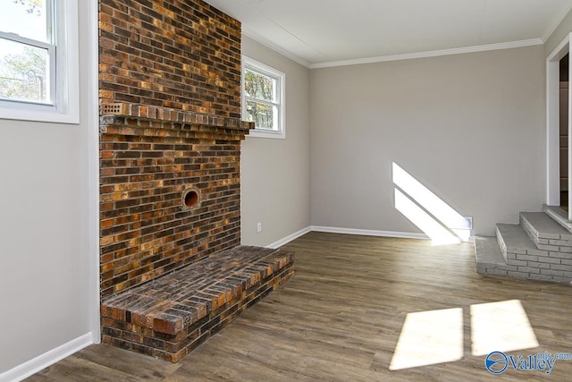 living room featuring dark wood-type flooring and ornamental molding