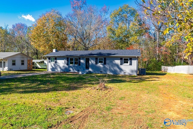 single story home featuring a front lawn