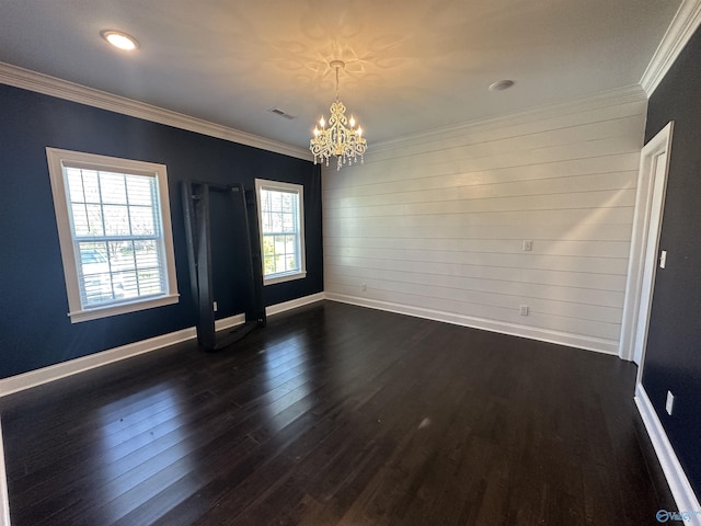 unfurnished room featuring crown molding, baseboards, dark wood-style floors, visible vents, and a notable chandelier