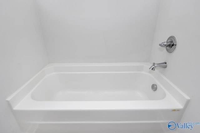 full bath with a washtub