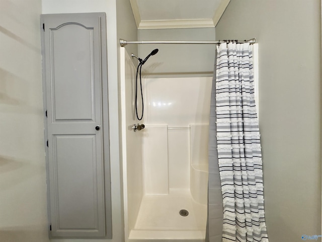 bathroom featuring a shower with curtain and ornamental molding