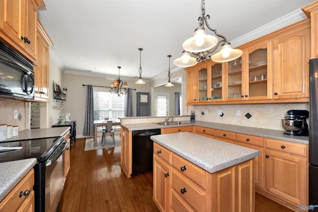 kitchen featuring a sink, dark wood-style floors, black appliances, an inviting chandelier, and a center island