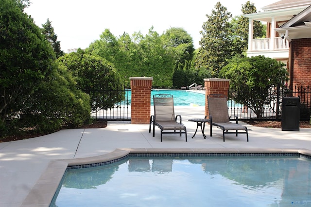 view of swimming pool featuring a patio