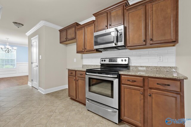164 Moore Farm Cir NW, Huntsville, AL 35806 - kitchen featuring crown molding, appliances with stainless steel finishes, decorative backsplash, and an inviting chandelier