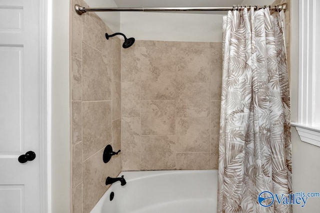 bathroom featuring shower / tub combo with curtain