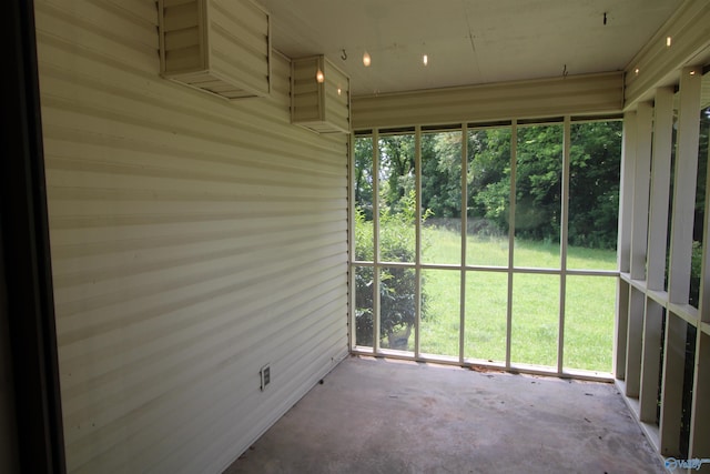 233 Shaw Rd NW, Hartselle, AL 35640 - view of unfurnished sunroom