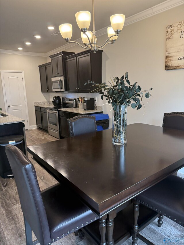 115 Richard Rd NE, Huntsville, AL 35811 - kitchen featuring baseboards, ornamental molding, stainless steel appliances, recessed lighting, and decorative light fixtures