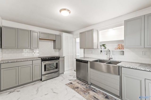 412 Oshaughnessy Ave NE, Huntsville, AL 35801 - kitchen featuring stainless steel appliances, a sink, gray cabinets, light marble finish floors, and decorative backsplash