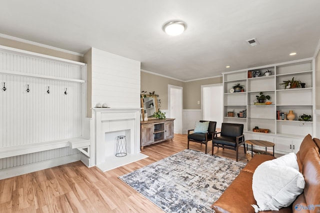 412 Oshaughnessy Ave NE, Huntsville, AL 35801 - living area featuring light wood-style flooring and ornamental molding