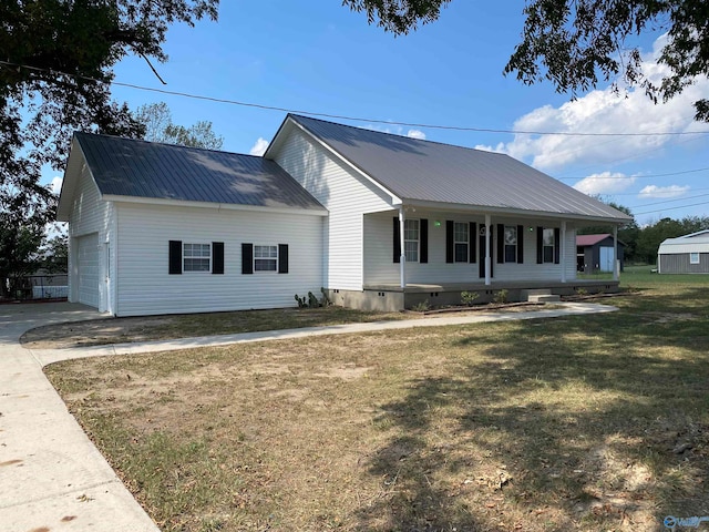 view of front facade with a front yard and covered porch