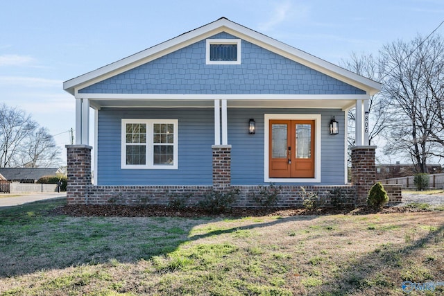 view of front of home featuring a porch and a front yard