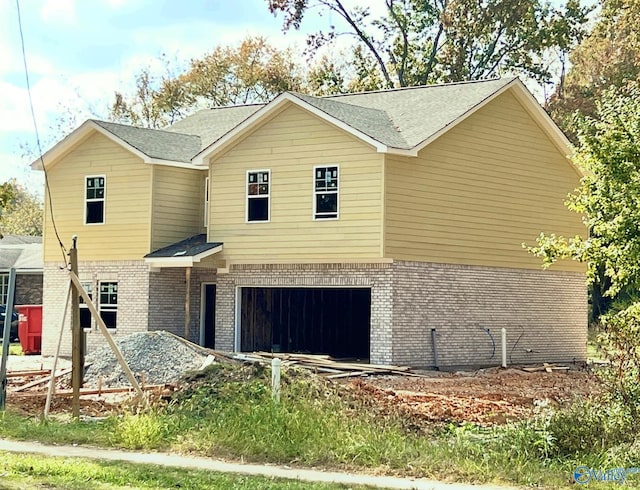 view of front facade featuring a garage