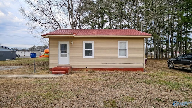 view of front of home with a front yard