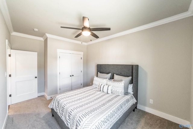 bedroom featuring ceiling fan, a closet, ornamental molding, and carpet flooring