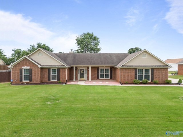 single story home featuring a front lawn