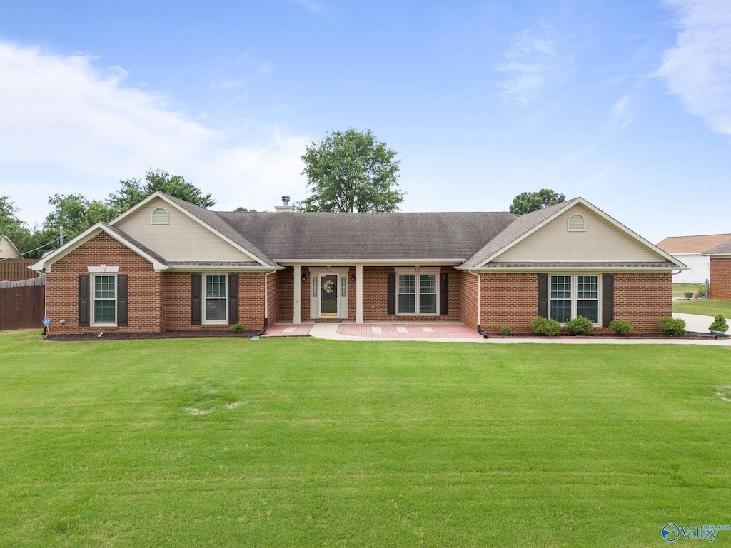 ranch-style home featuring a front yard