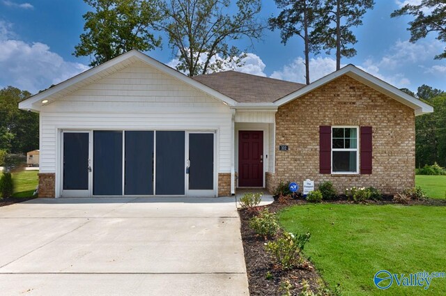 102 Syd Rd, Owens Cross Roads, AL 35763 - single story home featuring a front lawn and brick siding