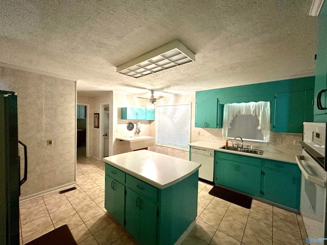 kitchen featuring white appliances, a textured ceiling, green cabinetry, sink, and ceiling fan