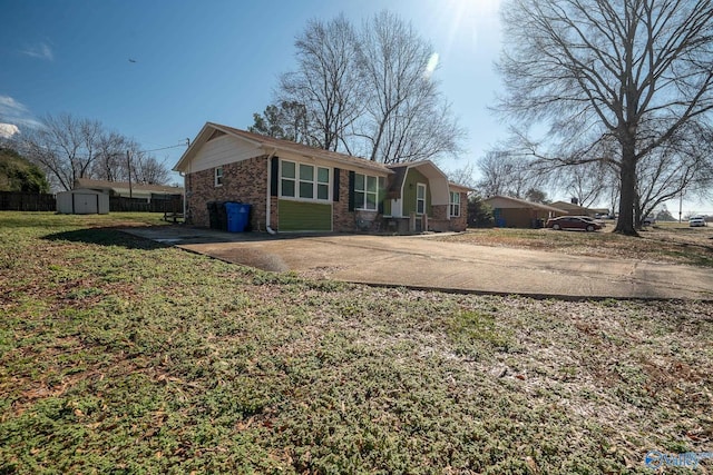 back of house featuring a storage shed