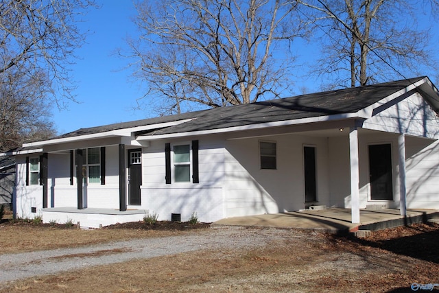 ranch-style home featuring covered porch