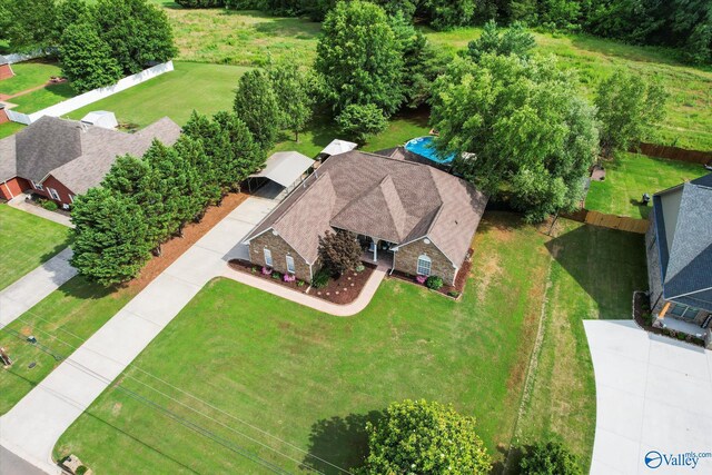 view of front facade featuring a carport and a front yard