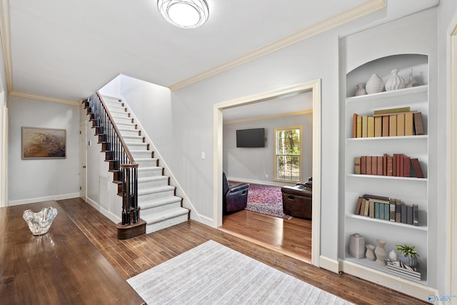 foyer featuring dark wood-type flooring and crown molding