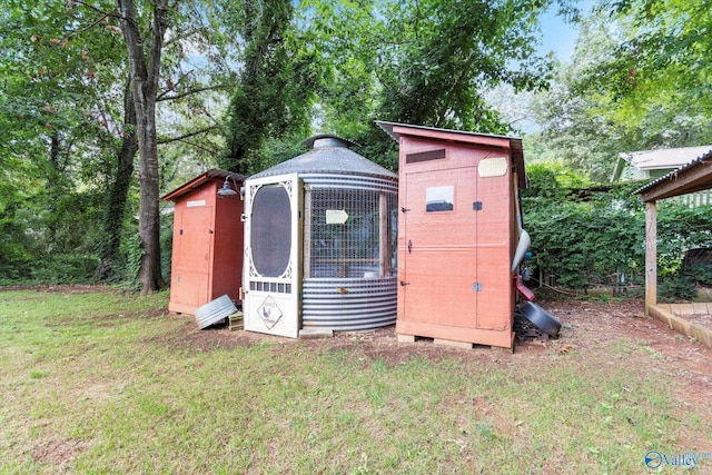 view of poultry coop featuring a yard