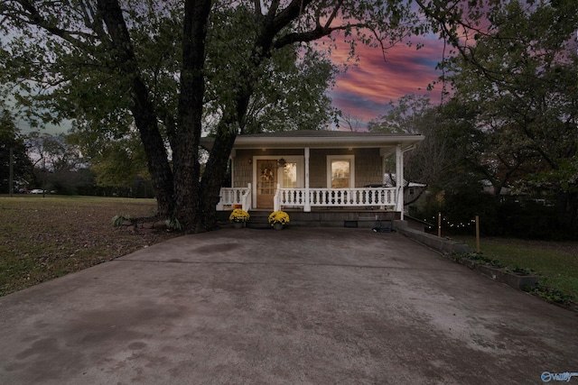 view of front of property featuring a porch