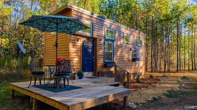 view of outbuilding