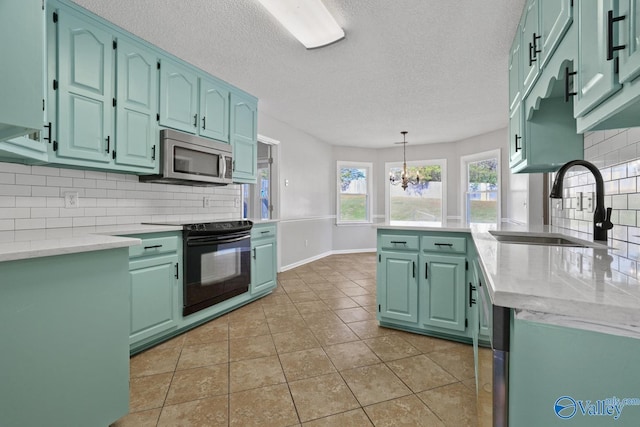 kitchen with electric range, sink, an inviting chandelier, tasteful backsplash, and pendant lighting