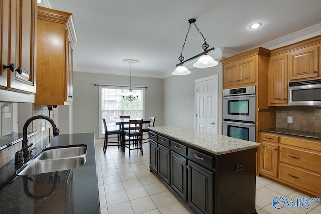 kitchen featuring hanging light fixtures, stainless steel appliances, crown molding, sink, and a chandelier