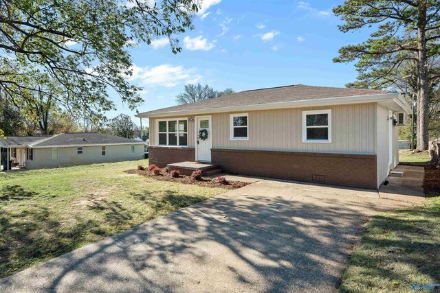 view of front of home with a front yard