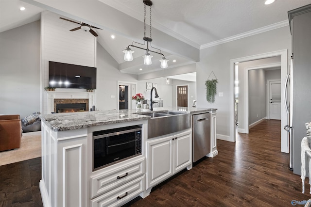 kitchen with built in microwave, dark wood-style flooring, open floor plan, lofted ceiling, and dishwasher