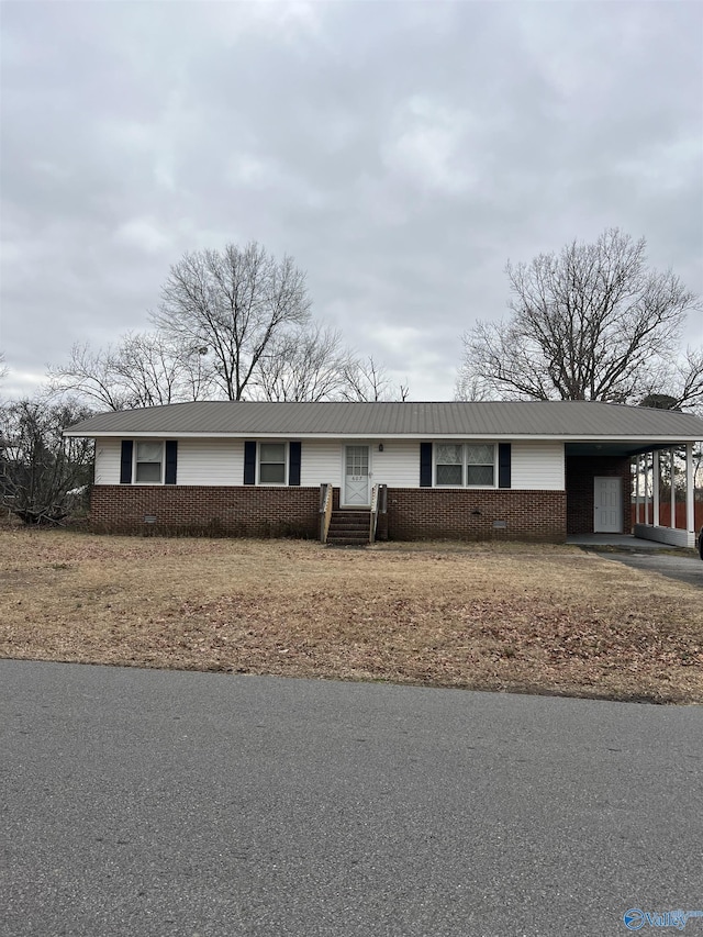 single story home with a carport