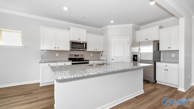 kitchen featuring white cabinets, an island with sink, stainless steel appliances, and sink