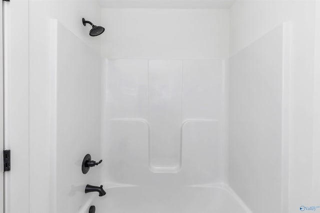 details featuring shower / tub combination