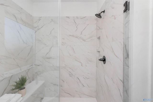 bathroom featuring a tile shower