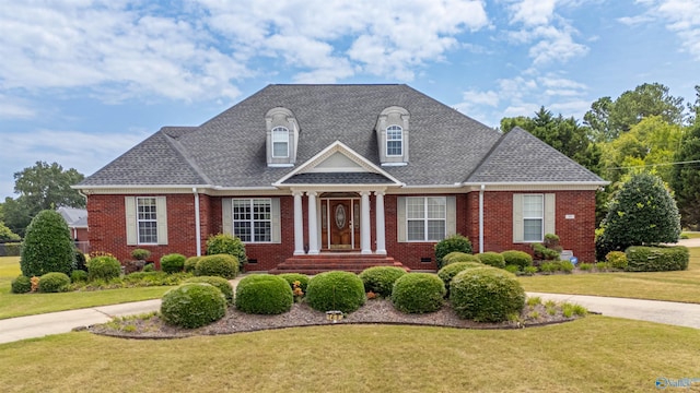 view of front of home featuring a front yard