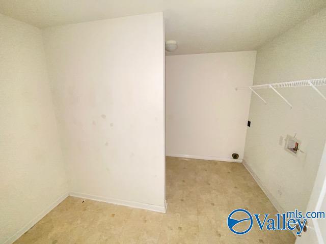 laundry room with laundry area and baseboards