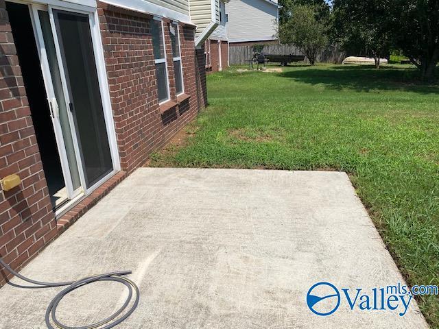 view of yard featuring a patio