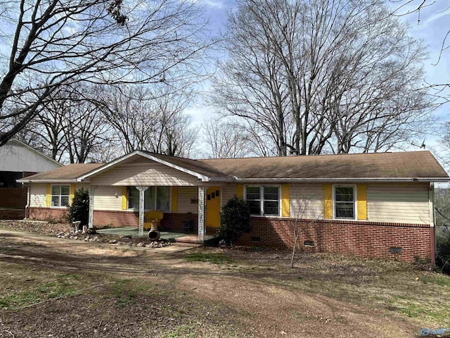 ranch-style house with crawl space and brick siding