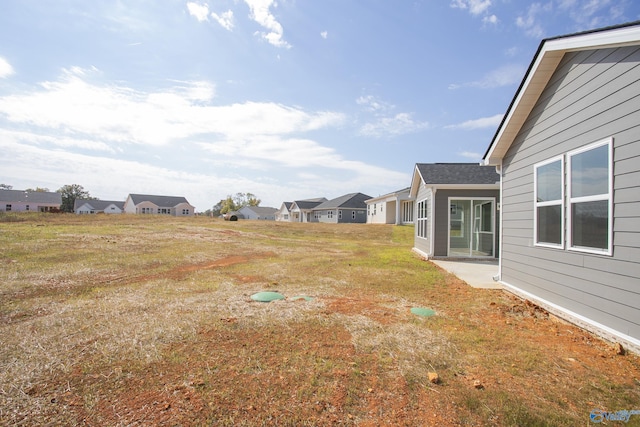 view of yard featuring a patio area