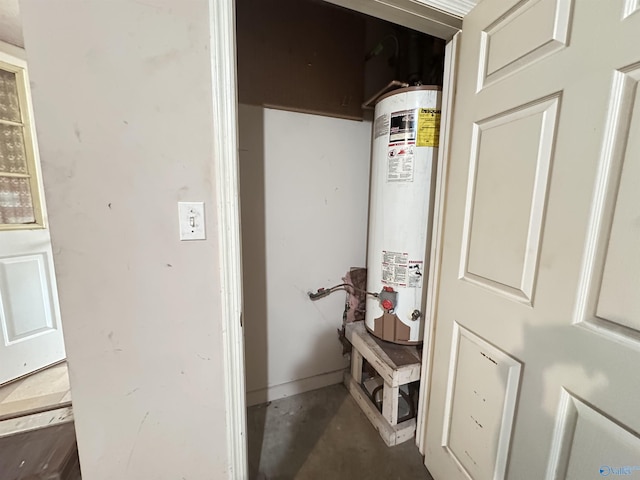 203 Lincoln Ave, Muscle Shoals, AL 35661 - utilities featuring water heater