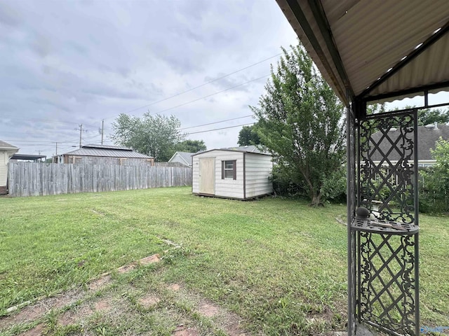 203 Lincoln Ave, Muscle Shoals, AL 35661 - view of yard featuring a storage shed and an outdoor structure