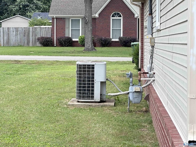 203 Lincoln Ave, Muscle Shoals, AL 35661 - view of yard with central AC
