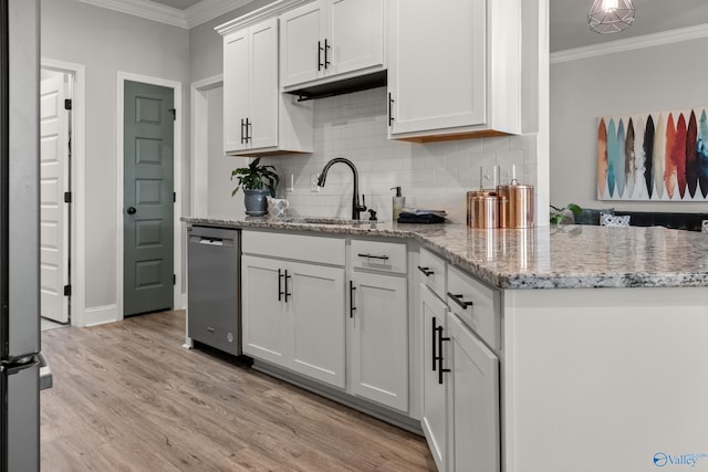 kitchen with a sink, dishwasher, light wood-style flooring, and crown molding