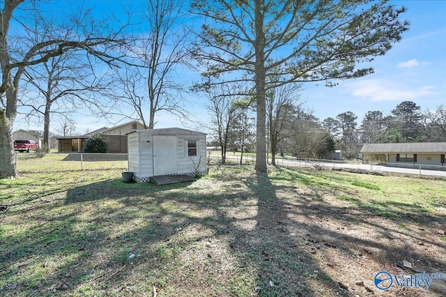 view of yard featuring a storage shed