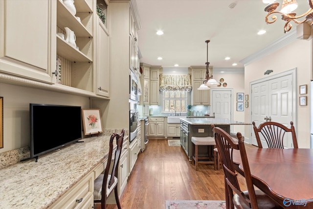 dining room featuring built in study area, light wood-style flooring, crown molding, and recessed lighting