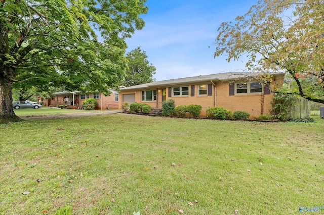 ranch-style home featuring a front lawn